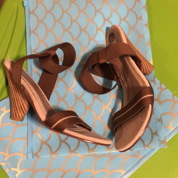 Really “Cool” Restricted Dark Brown & Beige Sandal Heels - Picture 2 of 8